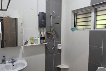 Gunung Rapat Taman Saikat Double Storey Semi D House