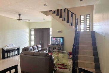 Menglembu Desa Rishah Permai 3 Storey Terrace House