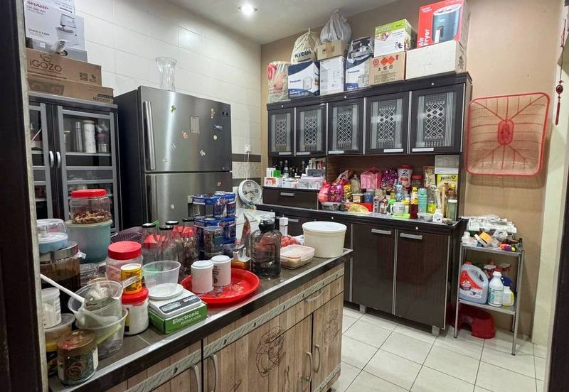 Menglembu Desa Rishah Permai 3 Storey Terrace House