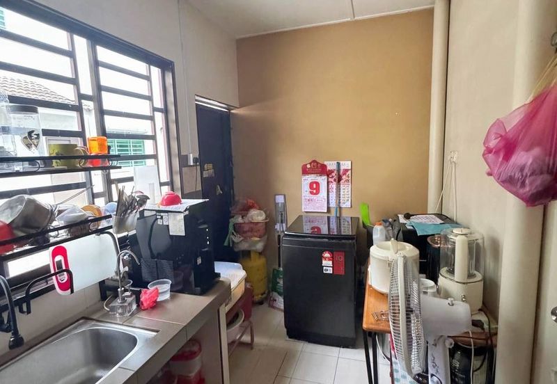 Menglembu Desa Rishah Permai 3 Storey Terrace House