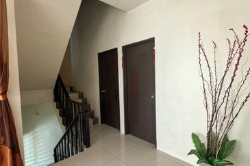 Menglembu Desa Rishah Permai 3 Storey Terrace House