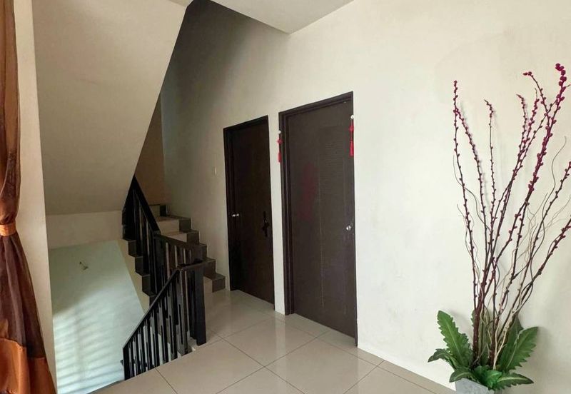Menglembu Desa Rishah Permai 3 Storey Terrace House