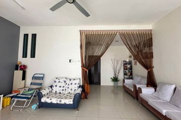 Menglembu Desa Rishah Permai 3 Storey Terrace House