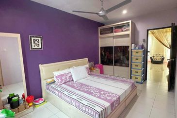 Menglembu Desa Rishah Permai 3 Storey Terrace House