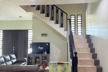 Menglembu Desa Rishah Permai 3 Storey Terrace House