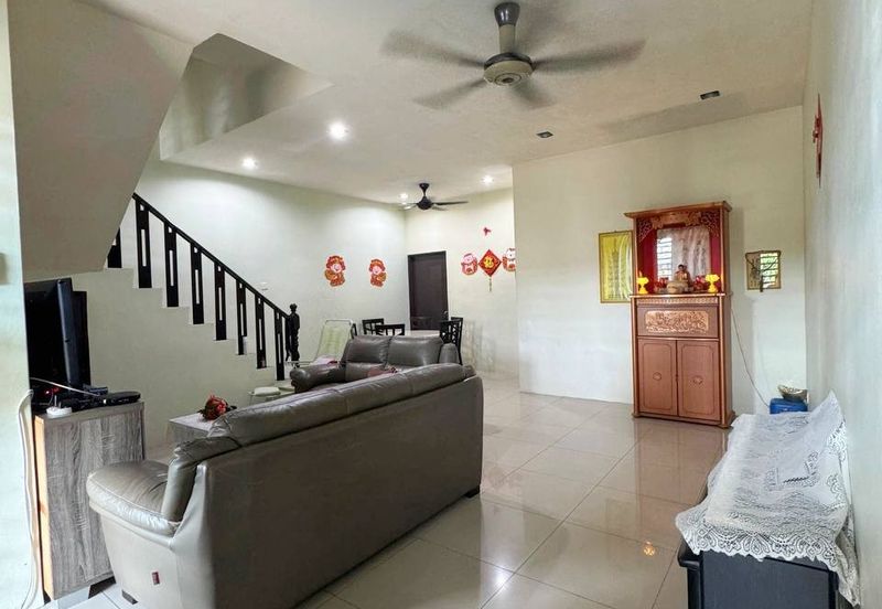 Menglembu Desa Rishah Permai 3 Storey Terrace House