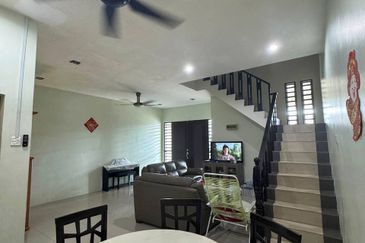 Menglembu Desa Rishah Permai 3 Storey Terrace House