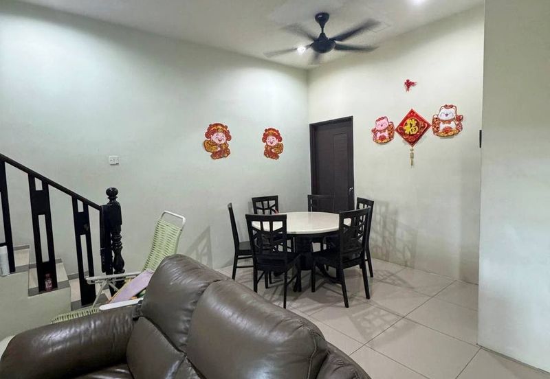Menglembu Desa Rishah Permai 3 Storey Terrace House