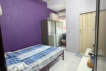 Menglembu Desa Rishah Permai 3 Storey Terrace House