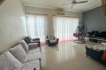 Menglembu Desa Rishah Permai 3 Storey Terrace House