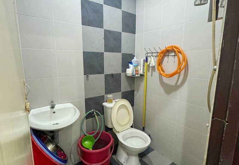 Menglembu Desa Rishah Permai 3 Storey Terrace House