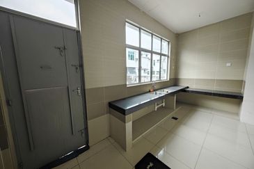 TAMAN MERU DESA PARK