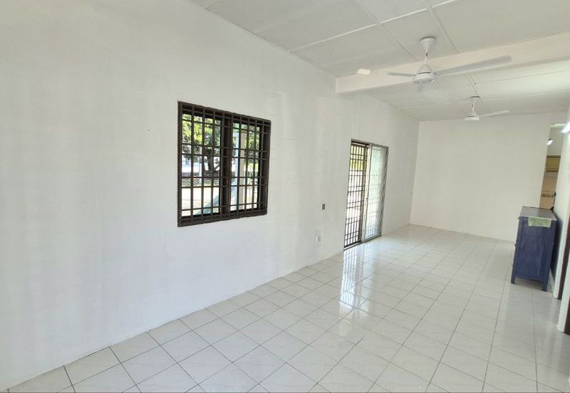 Menglembu Single Storey Terrace House Corner Unit