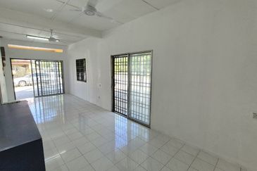Menglembu Single Storey Terrace House Corner Unit