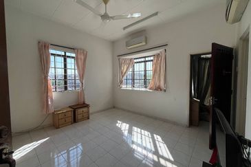 Bercham Double Storey Terrace House (Corner Unit)