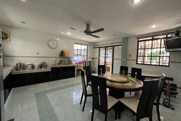 Bercham Double Storey Terrace House (Corner Unit)