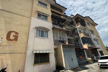 Menglembu Impiana Flat Block G, 2nd Floor Corner Unit