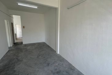 Menglembu Impiana Flat Block G, 2nd Floor Corner Unit