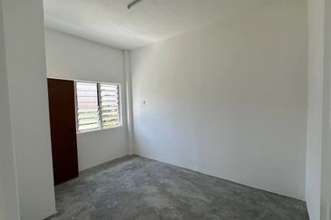 Menglembu Impiana Flat Block G, 2nd Floor Corner Unit