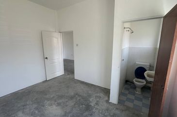 Menglembu Impiana Flat Block G, 2nd Floor Corner Unit