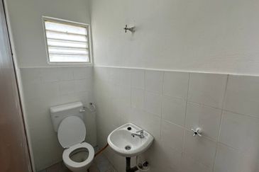 Menglembu Impiana Flat Block G, 2nd Floor Corner Unit