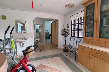 Menglembu Single Storey Terrace Corner House
