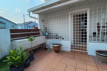 Menglembu Single Storey Terrace Corner House