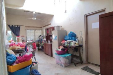 Lahat Ipoh Single Storey Terrace Corner House