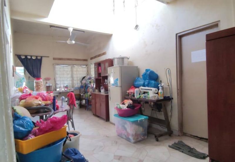 Lahat Ipoh Single Storey Terrace Corner House