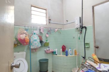 Lahat Ipoh Single Storey Terrace Corner House