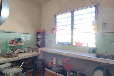 Lahat Ipoh Single Storey Terrace Corner House