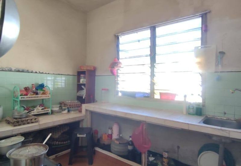 Lahat Ipoh Single Storey Terrace Corner House