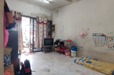 Lahat Ipoh Single Storey Terrace Corner House