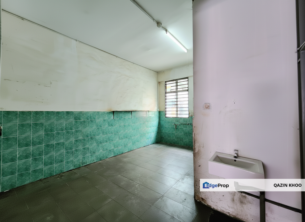 Pengkalan Station 18 Double Storey Ground Floor Shoplot, Perak, Ipoh