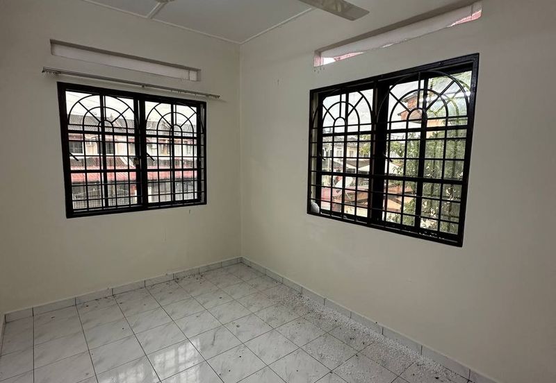 Menglembu Taman Suria Double Storey Terrace House (Intermediate Corner)