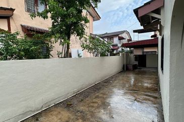 Menglembu Taman Suria Double Storey Terrace House (Intermediate Corner)