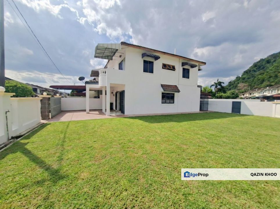 Taman Cempaka Double Storey Terrace Corner House, Perak, Ipoh