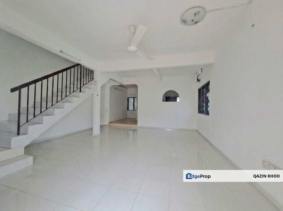 Taman Cempaka Double Storey Terrace Corner House, Perak, Ipoh