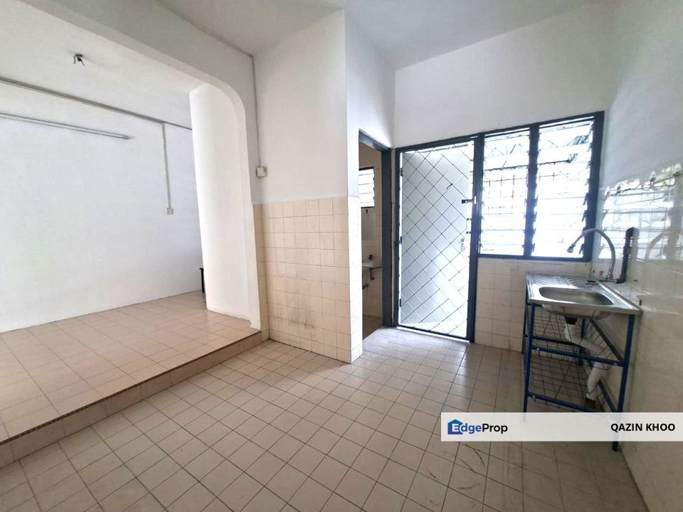 Taman Cempaka Double Storey Terrace Corner House, Perak, Ipoh