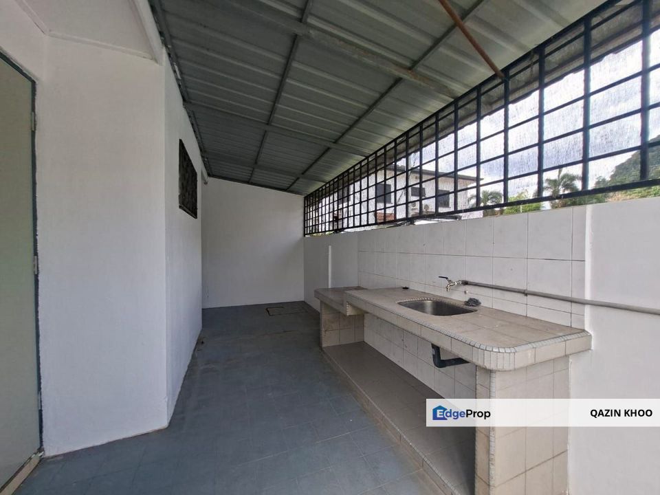 Taman Cempaka Double Storey Terrace Corner House, Perak, Ipoh