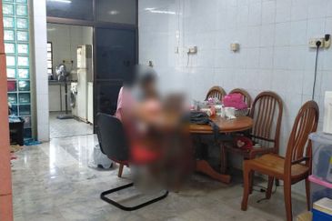 Ipoh Garden Wah Keong Renovated Double Storey Terrace Corner House