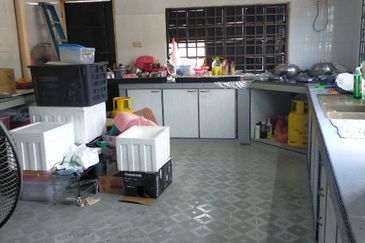 Ipoh Garden Wah Keong Renovated Double Storey Terrace Corner House