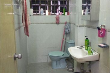 Ipoh Garden Wah Keong Renovated Double Storey Terrace Corner House