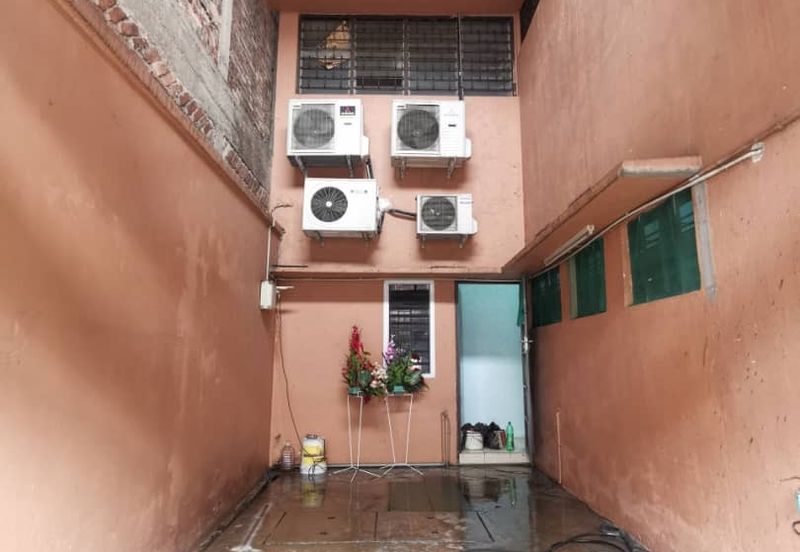 Jalan Pasir Puteh, Station 18