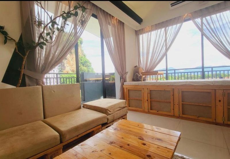 THE COVE HILLSIDE RESIDENCE