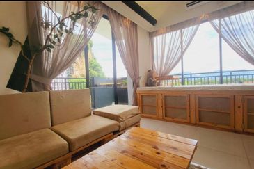 THE COVE HILLSIDE RESIDENCE