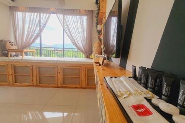 THE COVE HILLSIDE RESIDENCE