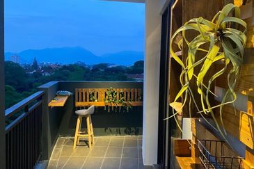 THE COVE HILLSIDE RESIDENCE