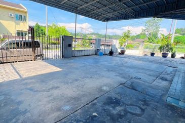 Batu Gajah Double Storey Terrace Corner House