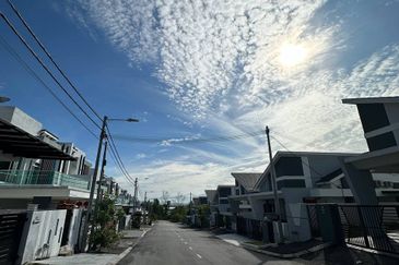 TAMAN SILIBIN SAUJANA (HILLVIEW RESIDENCE)